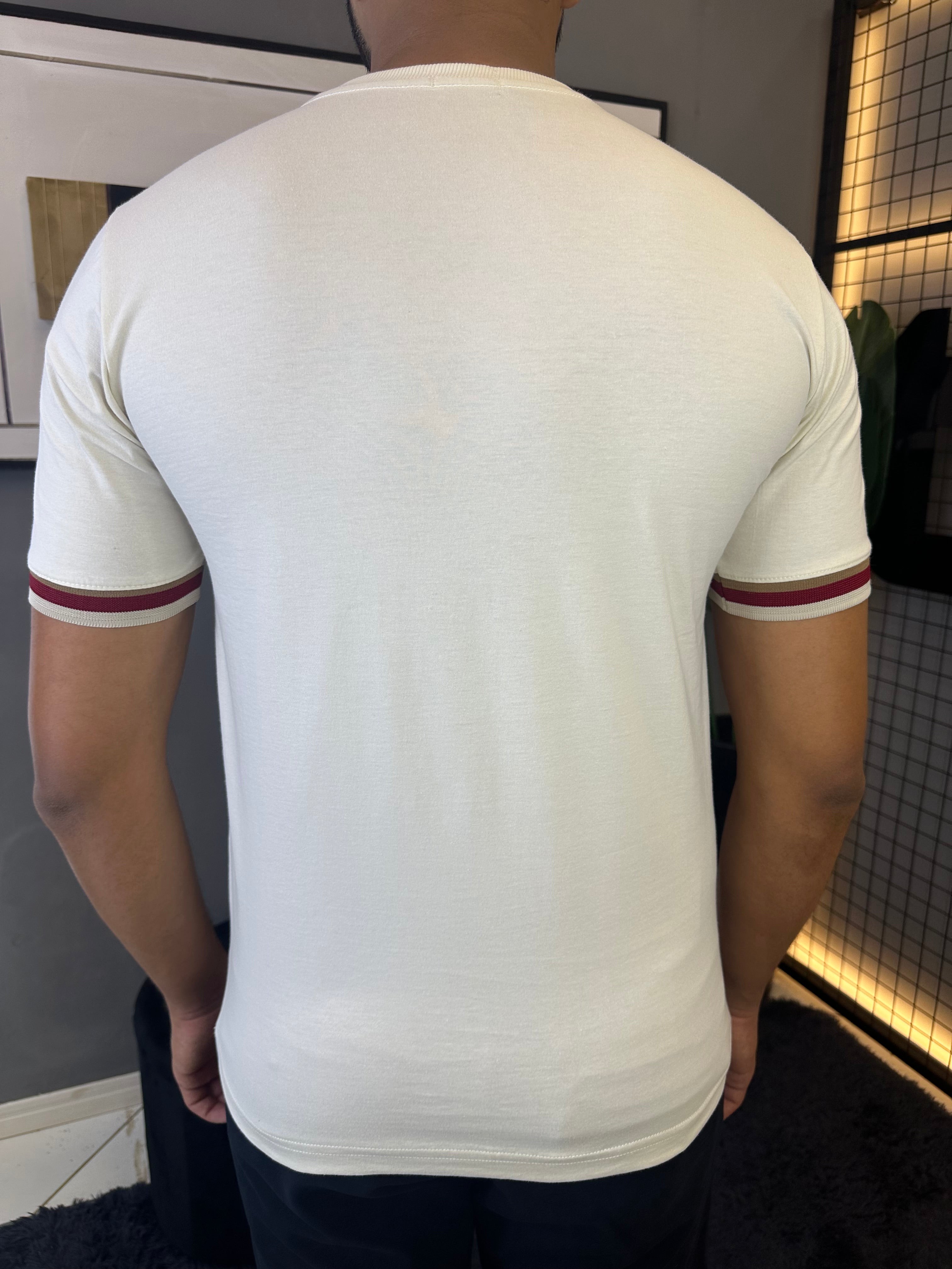 T-shirt com Punho - Off
